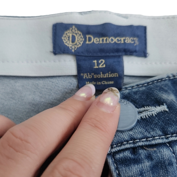 NWT DEMOCRACY "AB" SOLUTION Tummy control MEDIUM WASH DENIM SHORTS sz12 - Picture 3 of 6